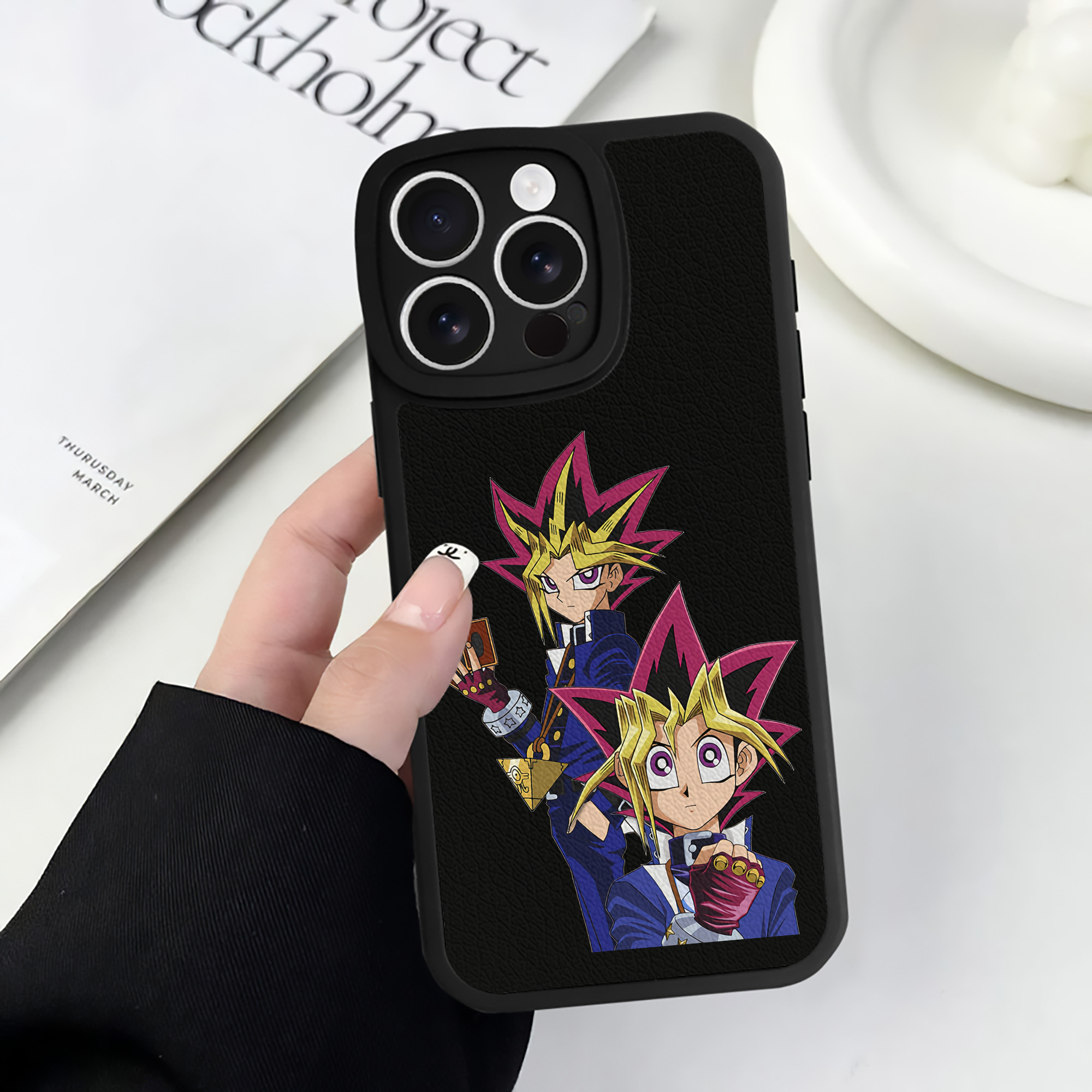 遊☆戯☆王 Yu-Gi-Oh! 【iPhone 16シリーズ対応】シリコンスマホケース（レザー調） 材質：シリコン